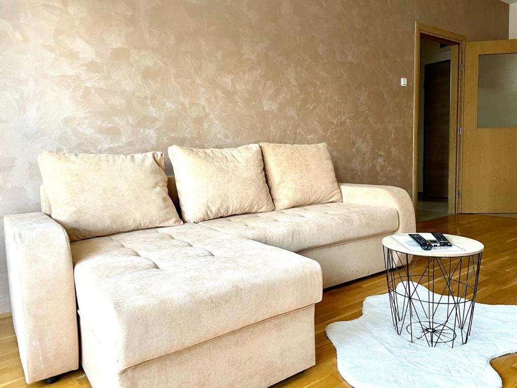 Naki Apartmani Подгорица Екстериор снимка