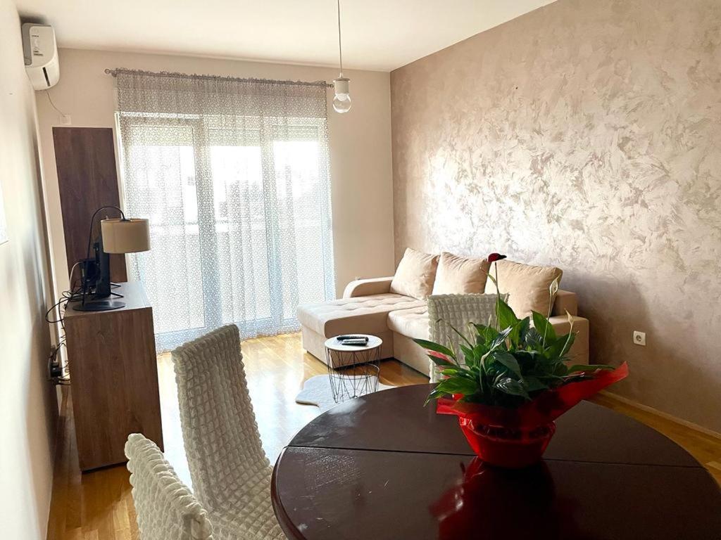 Naki Apartmani Подгорица Екстериор снимка
