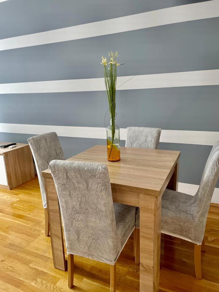Naki Apartmani Подгорица Стая снимка