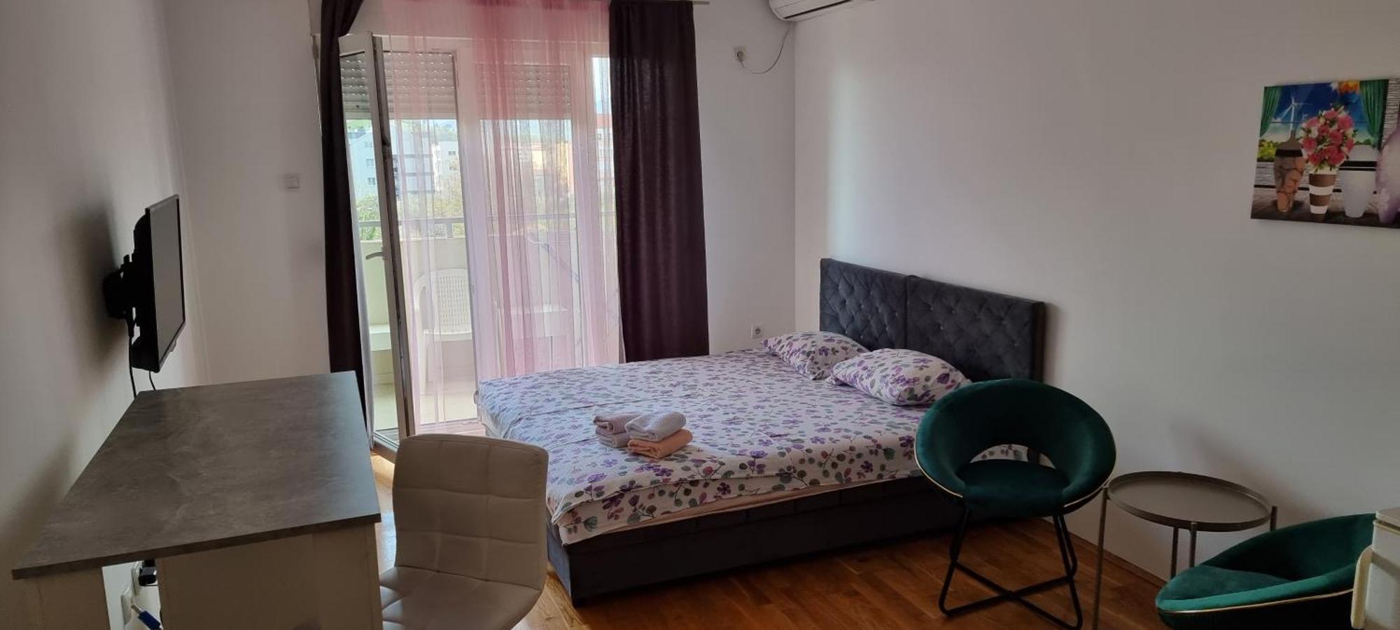 Naki Apartmani Подгорица Стая снимка
